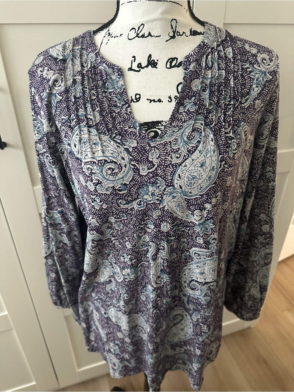 Women's Purple & Blue Paisley V-Neck Long Sleeve Top Medium